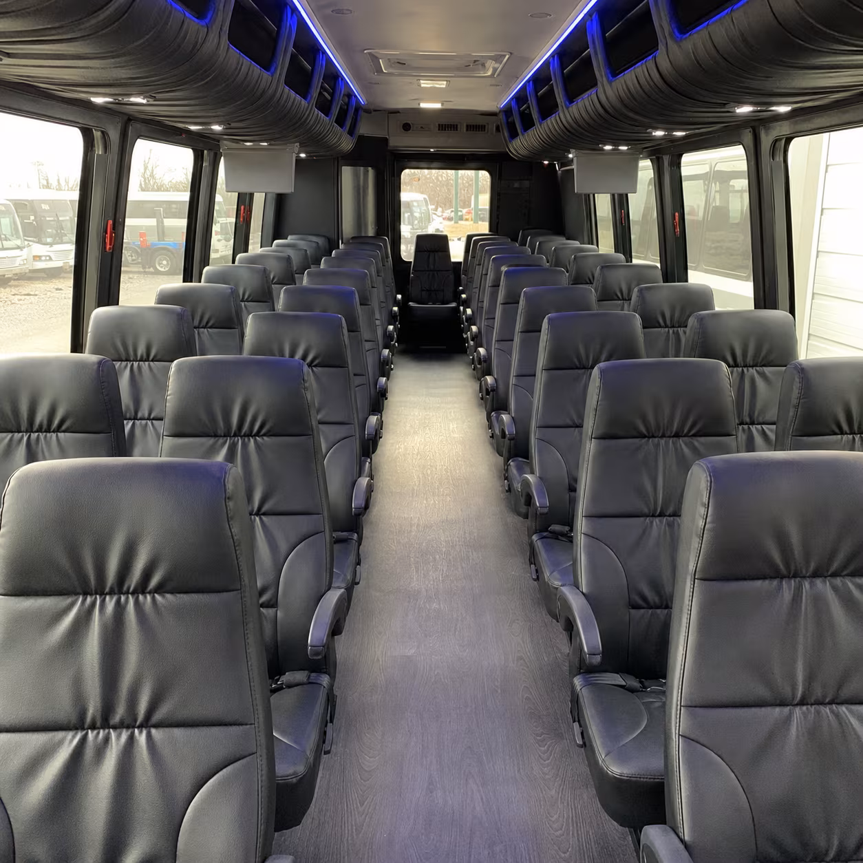 minibuses and charter buses to oxbow park and zollman zoo in byron